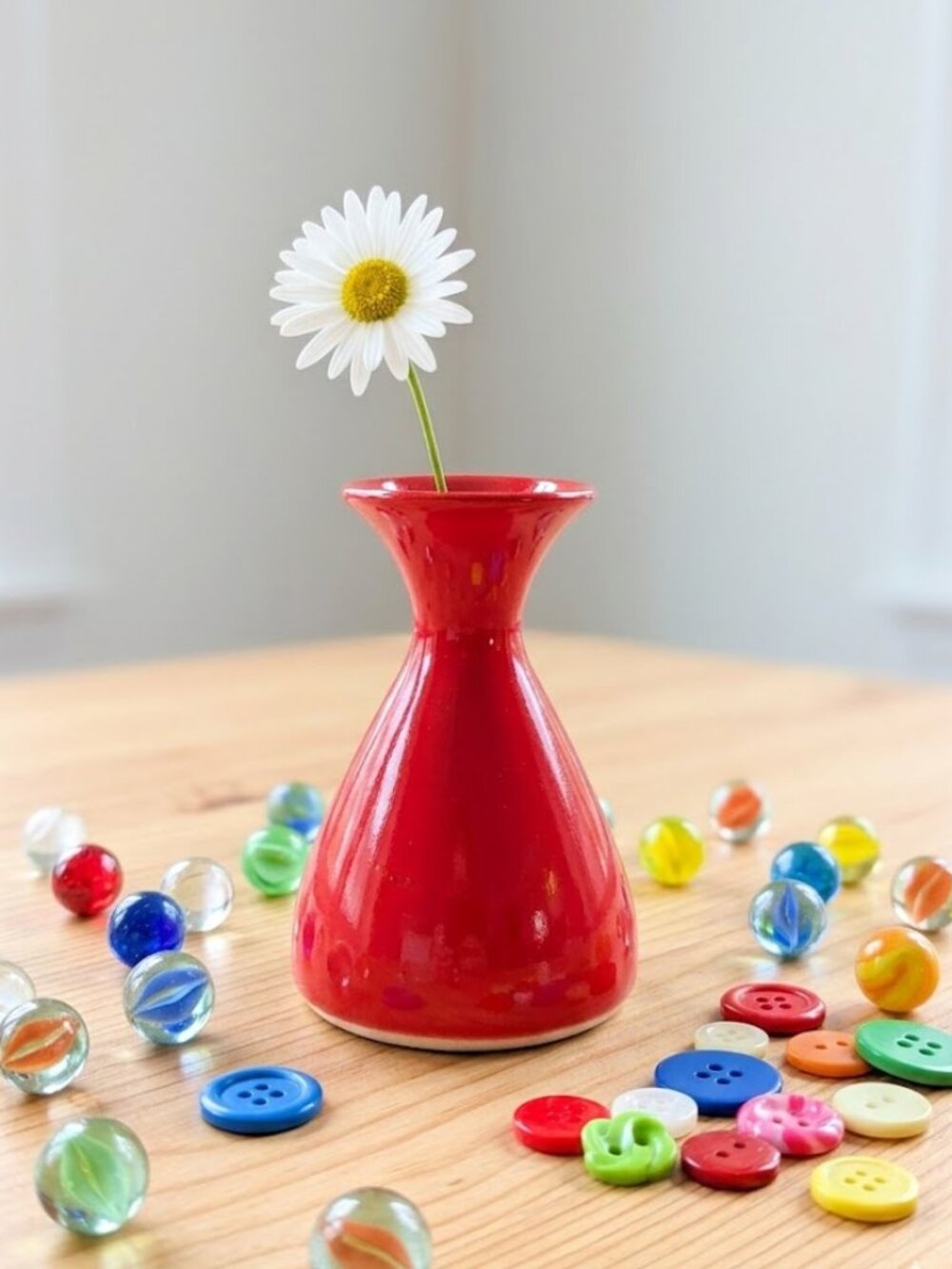 Material Good "Little Shirley" Vase – Unicorn Color: Fire Engine Red